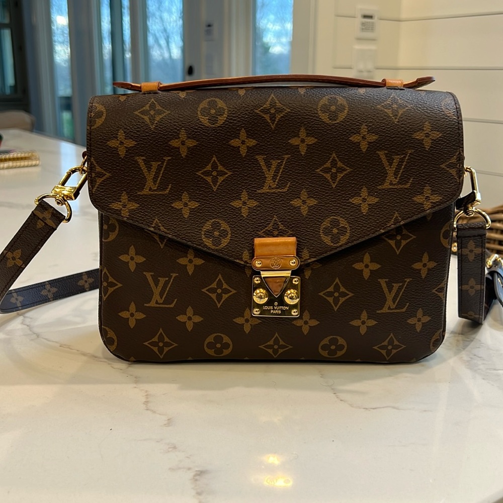 Louis Vuitton Pochette Metis monogram